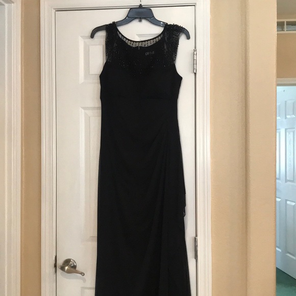 Worn once! Beautiful black evening gown - Picture 2 of 3